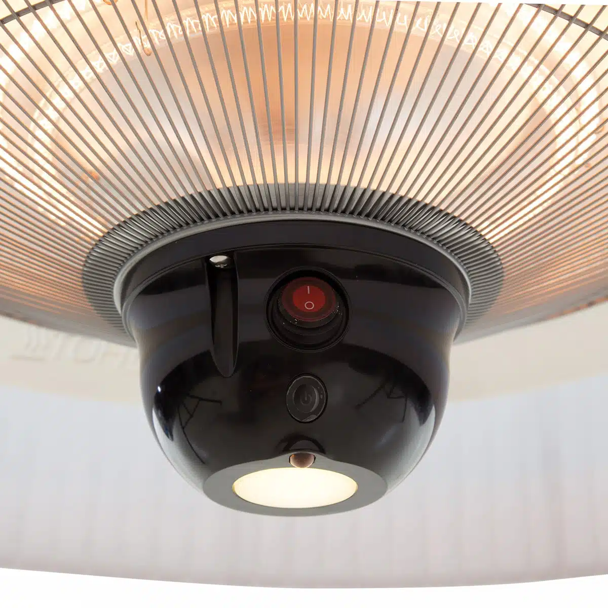 Sunred Artix Hanging White 1800 W piekarināmais infrasarkanais terases sildītājs ar LED apgaismojumu