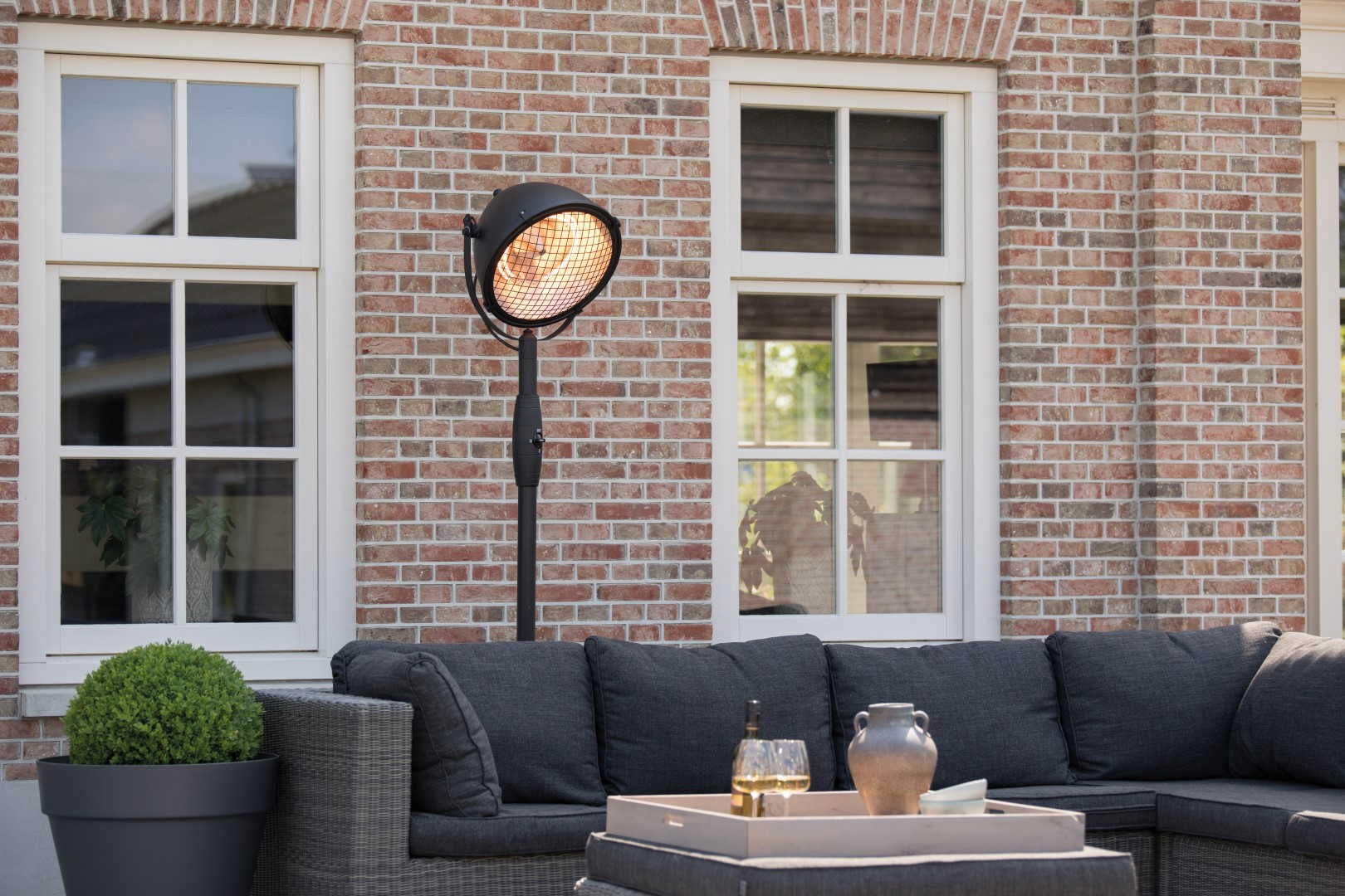 Sunred Indus 2100 Standing Black Halogen